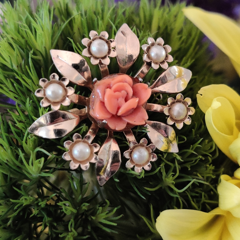 Coro Craft Carved Coral Rose and Faux Pearls pin/brooch vintage MCM - Picture 5 of 9